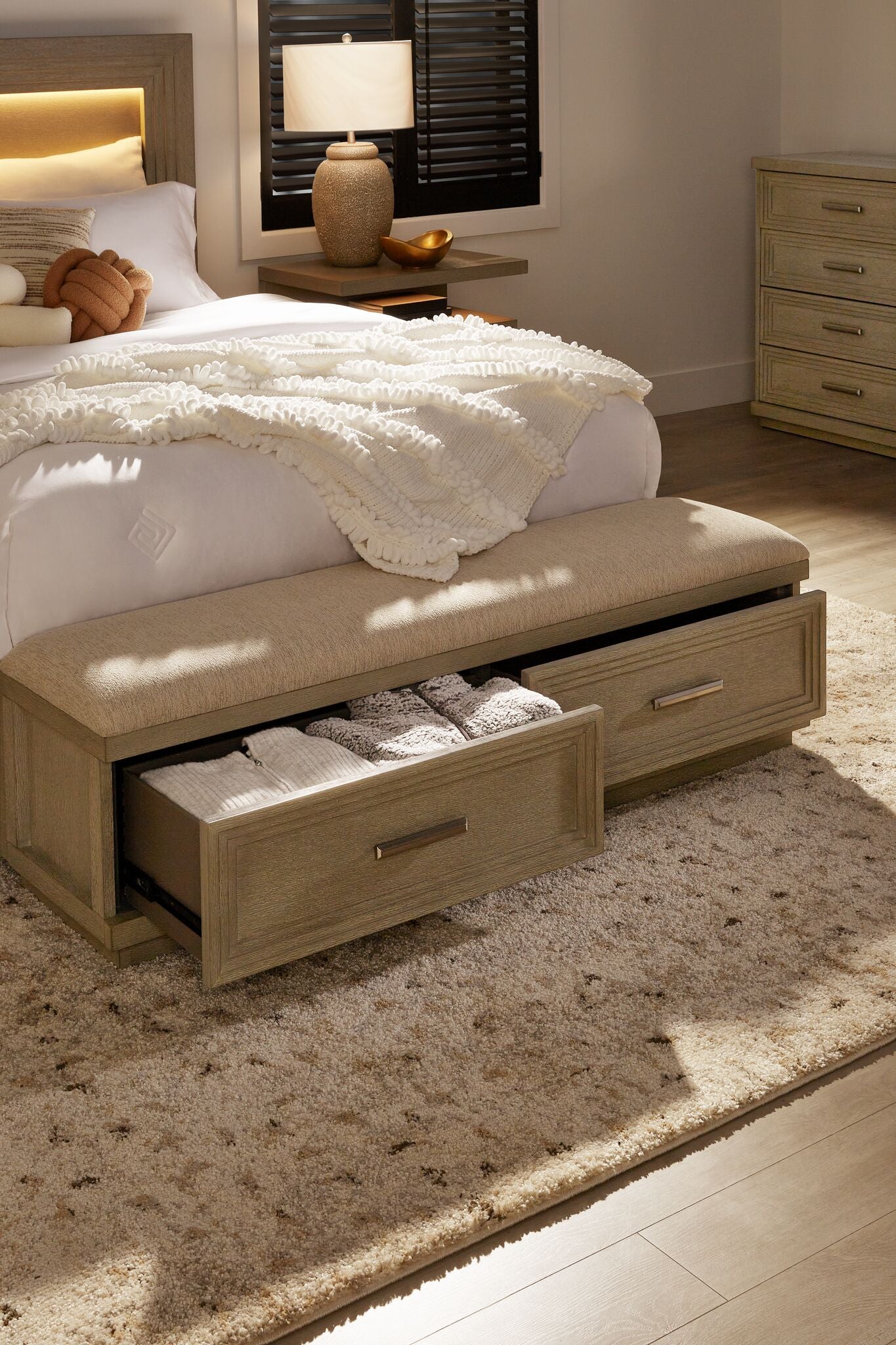 Fresh Perspective Cascade 6-Piece Queen Storage Bench Bedroom Package - Dovetail Grey - Image 4