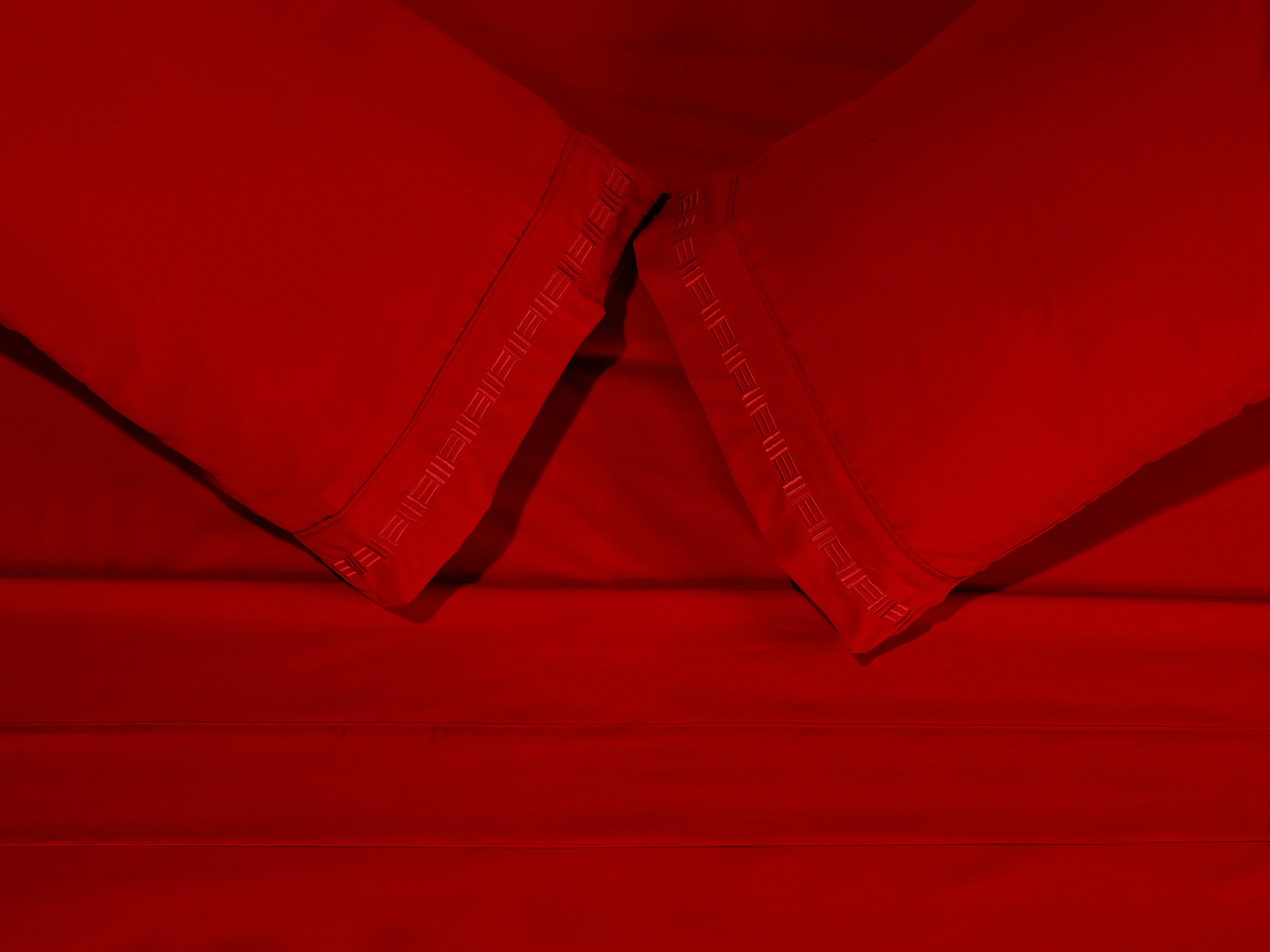 Nilus Queen Sheet Set - Red - Image 5