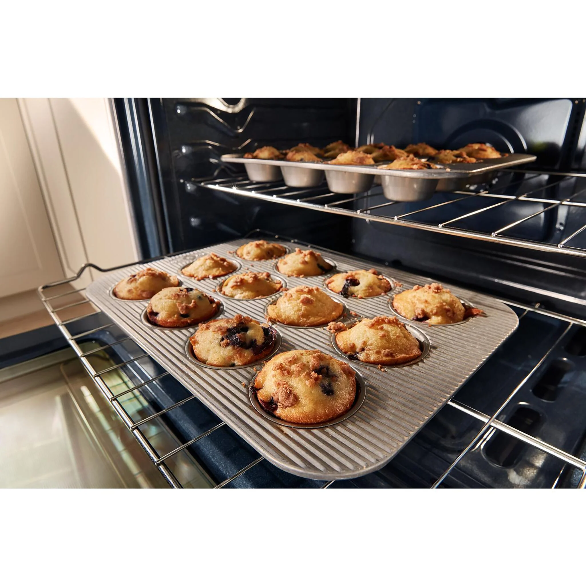 Whirlpool Fingerprint Resistant Stainless Steel Gas Freestanding Range (5 Cu.Ft.) - WFGS5030RZ - Image 5